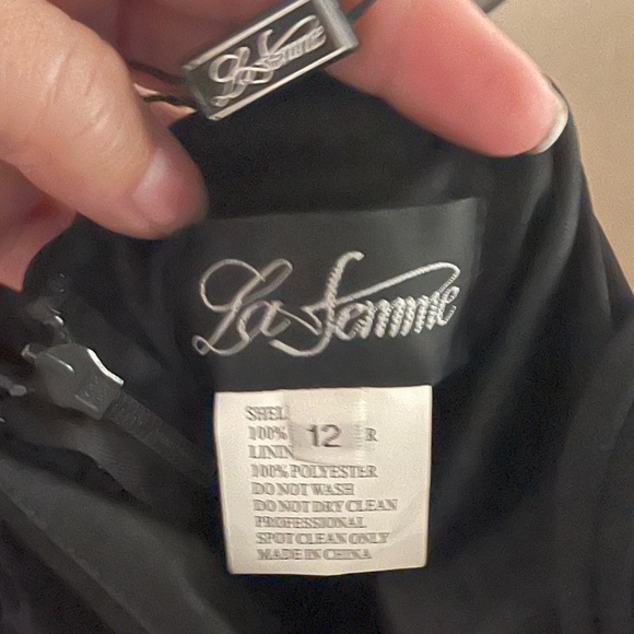 La Femme Classic Black Form Fitting Gown NWT - Picture 6 of 8